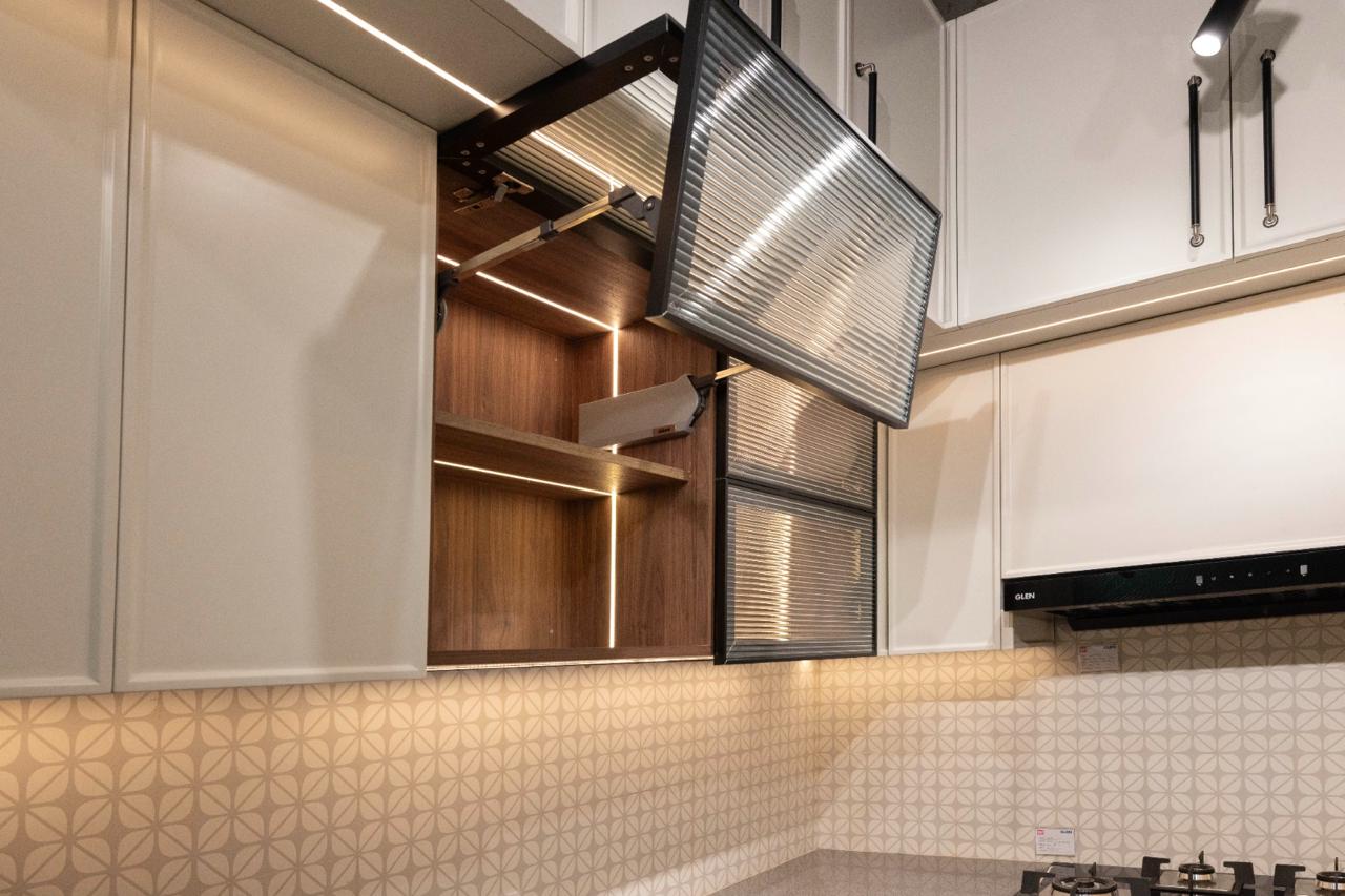 Ddesignery modular kitchen showroom in Gurgaon – L-shaped kitchen with premium laminates