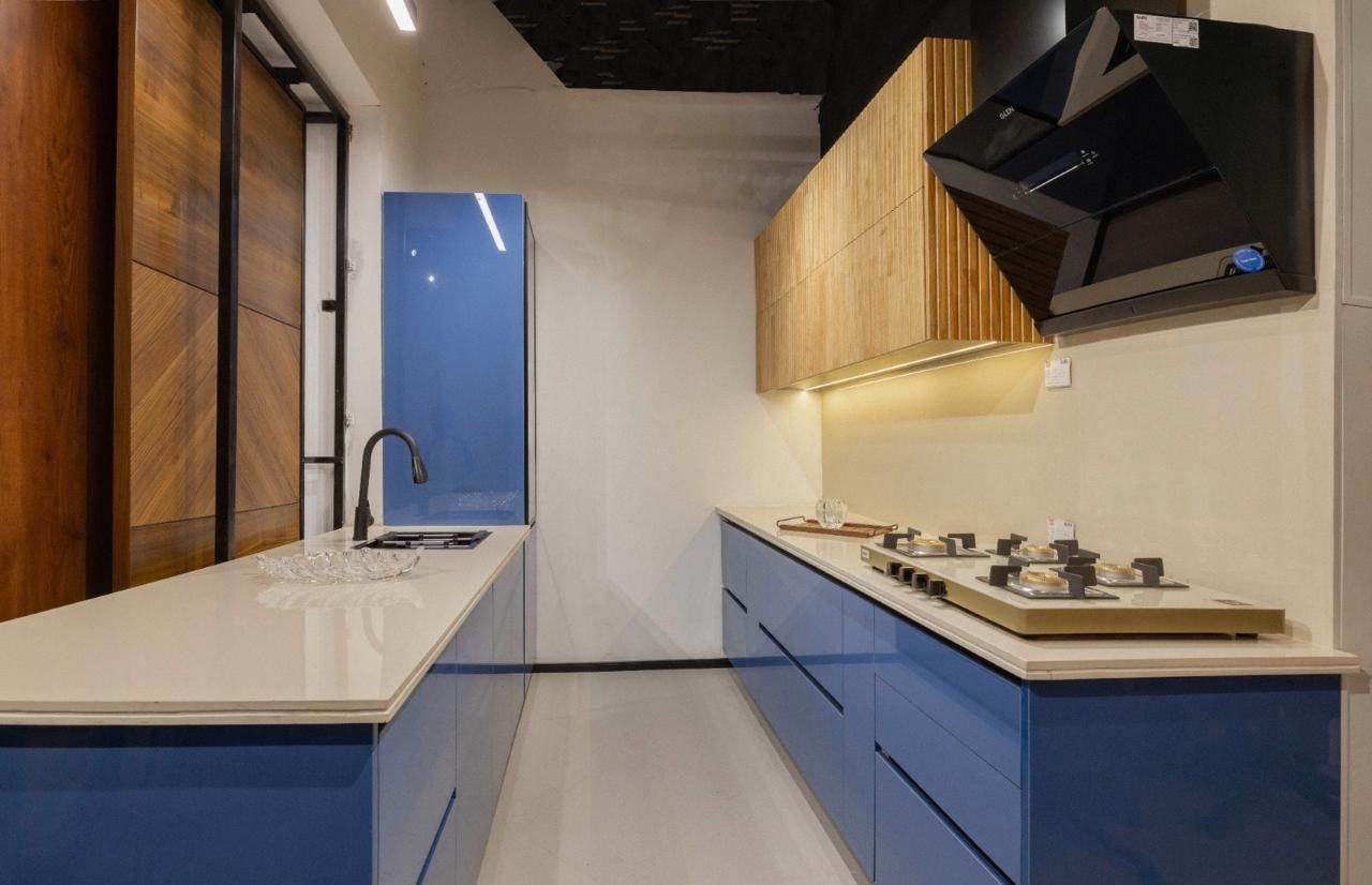Ddesignery modular kitchen showroom in Gurgaon – L-shaped kitchen with premium laminates