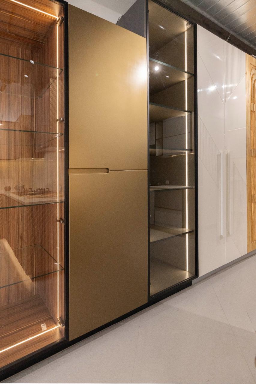Ddesignery modular kitchen showroom in Gurgaon – L-shaped kitchen with premium laminates