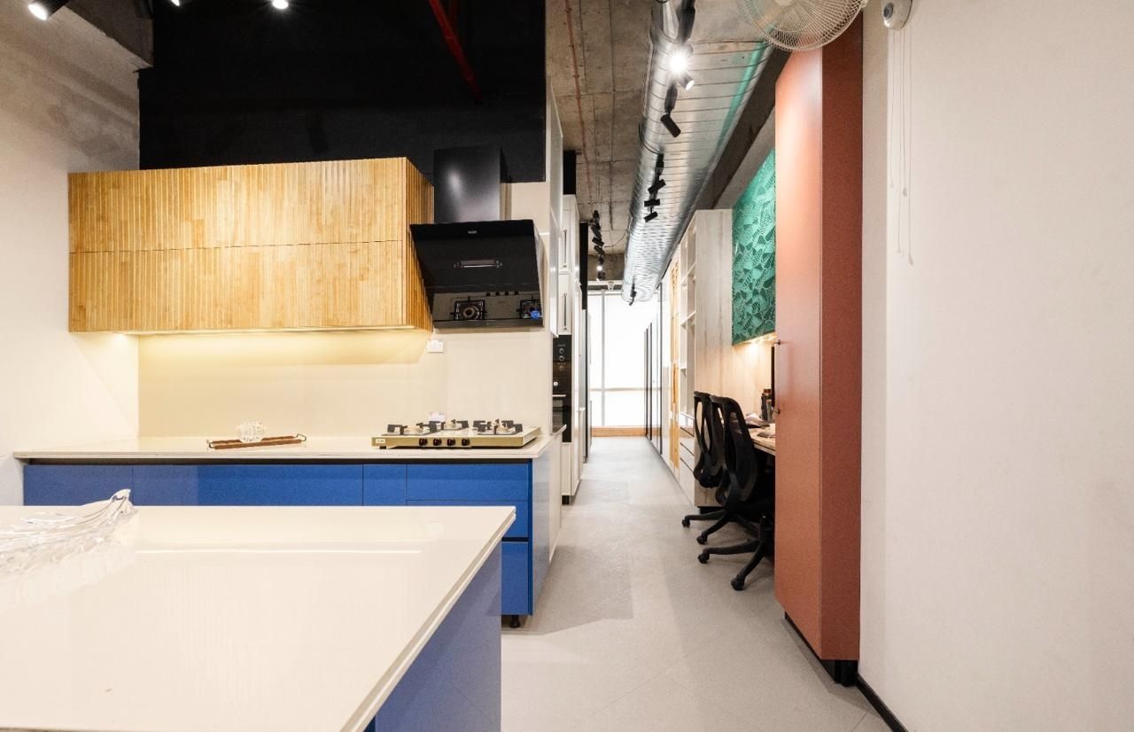 Ddesignery modular kitchen showroom in Gurgaon – L-shaped kitchen with premium laminates