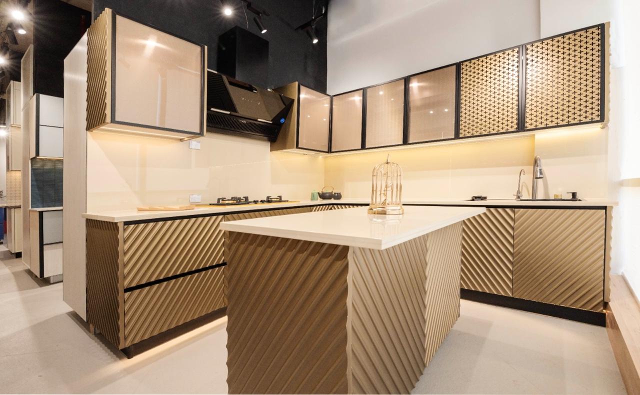Ddesignery modular kitchen showroom in Gurgaon – L-shaped kitchen with premium laminates
