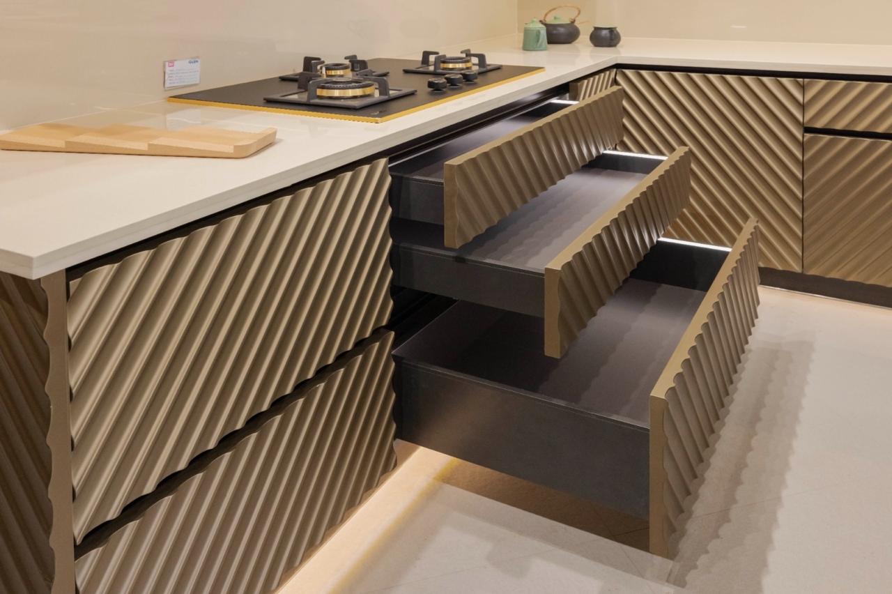 Ddesignery modular kitchen showroom in Gurgaon – L-shaped kitchen with premium laminates