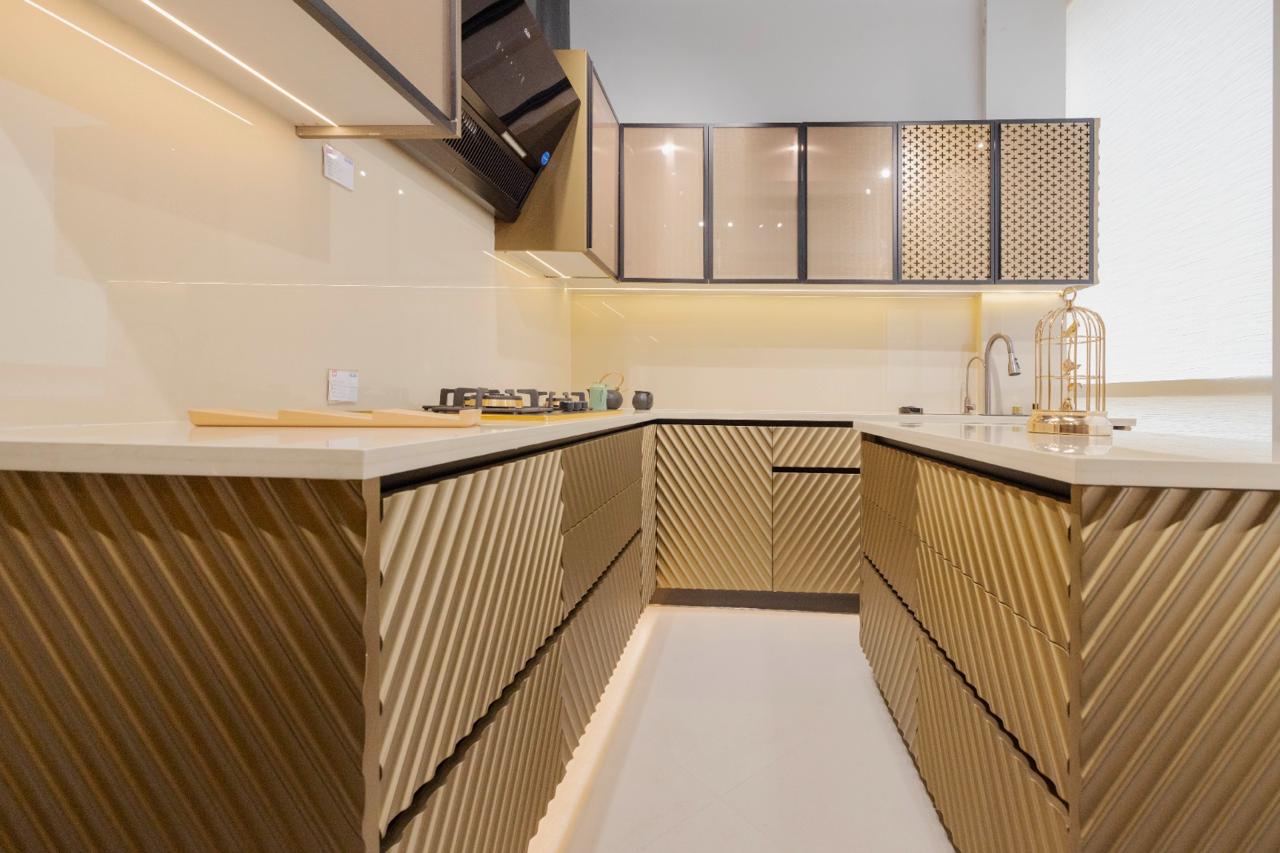 Ddesignery modular kitchen showroom in Gurgaon – L-shaped kitchen with premium laminates